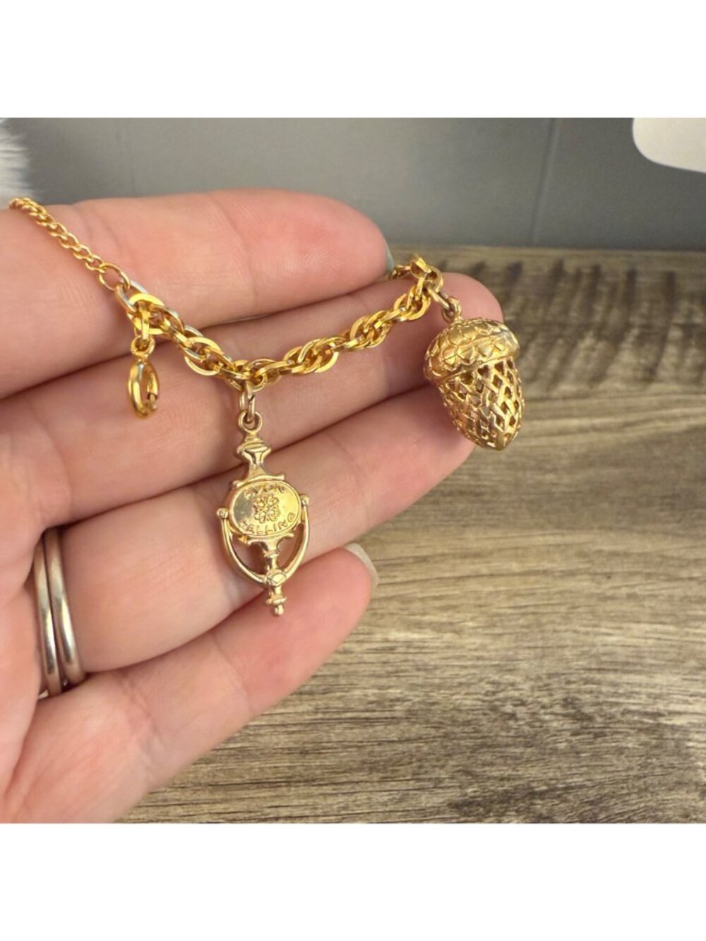 Vintage Avon Secret Charm Bracelet In Gold Tone Avon Calling Collectors - Picture 3 of 3